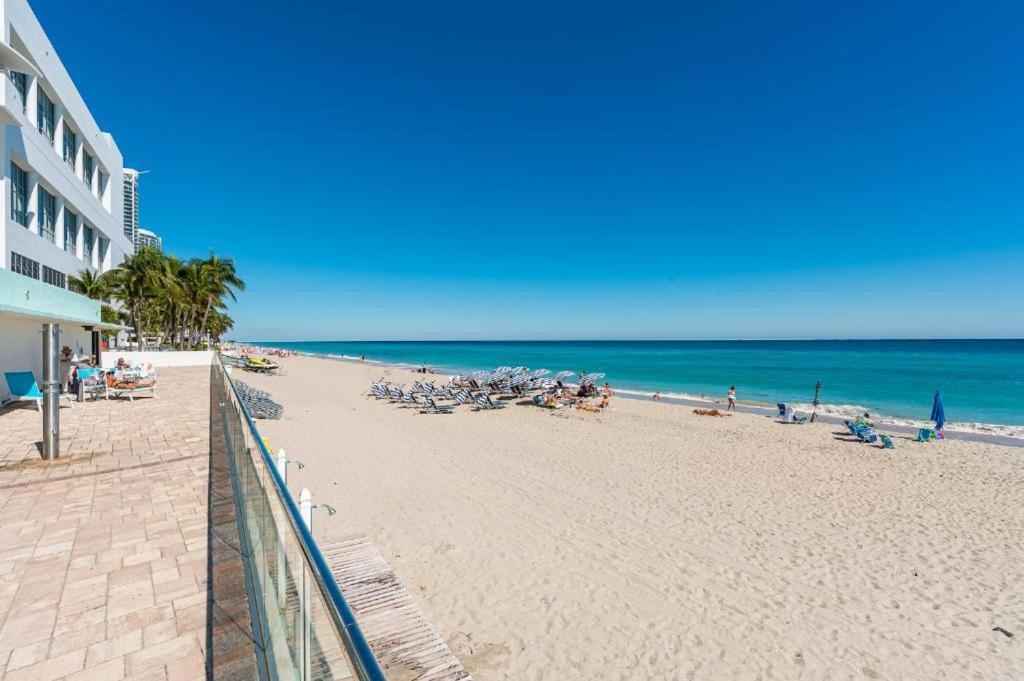Flip Flop Paradise In Hollywood Florida Exterior photo