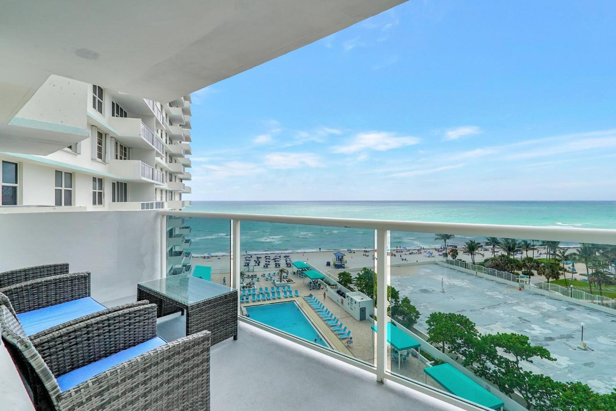 Flip Flop Paradise In Hollywood Florida Exterior photo